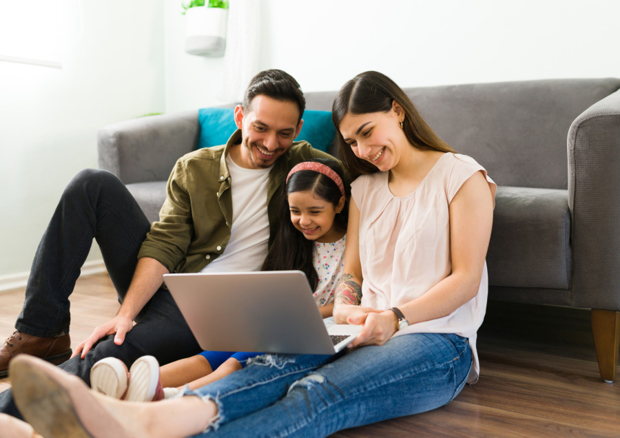 Pre nego što klikneš, razmisli: Kako zaštiti decu od loših sajtova i virusa