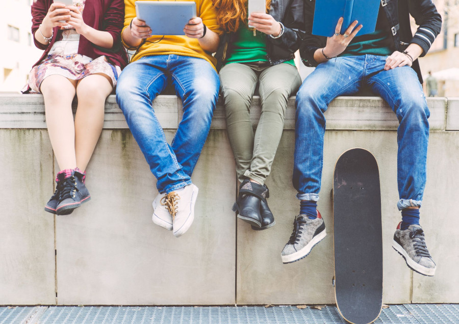 Digitalno mikro-nasilje: Deluje bezazleno, ali kod tinejdžera stvara osećaj manje vrednosti, nevidljivosti i usamljenosti