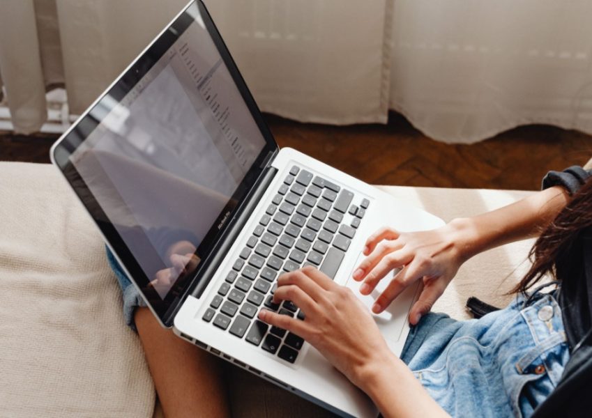 Digitalni gaslighting među tinejdžerima – menjanje realnost preko ekrana