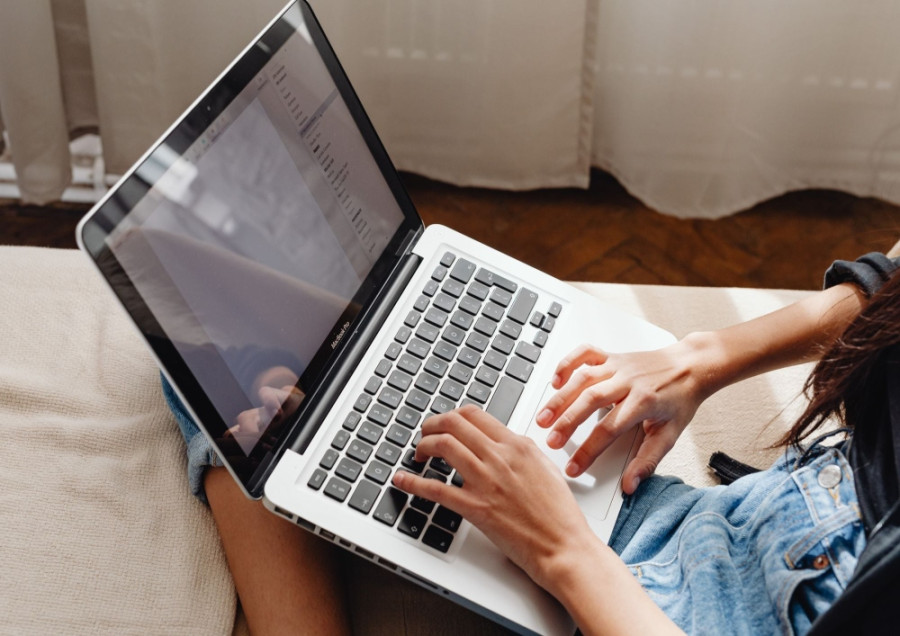 Digitalni gaslighting među tinejdžerima – menjanje realnost preko ekrana