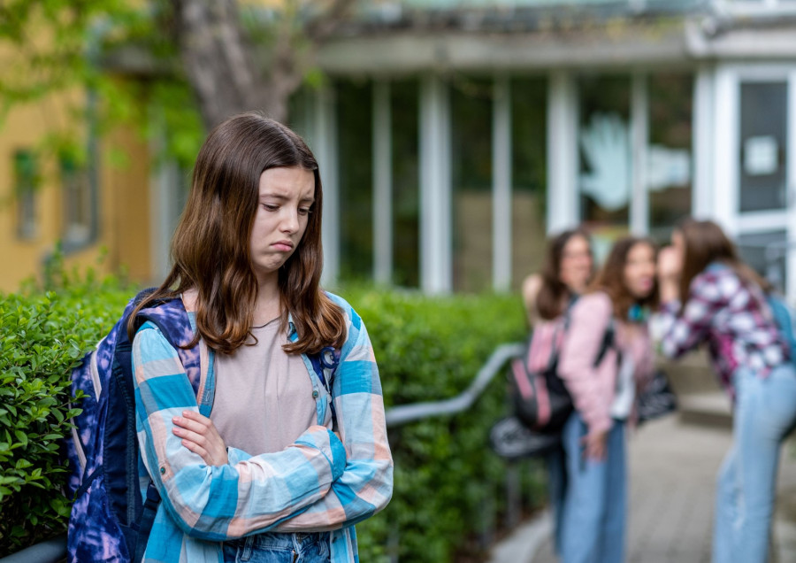 Vršnjački „cancel culture“: Psiholog otkriva koliko je opasno kada vam deca “otkažu” dete i pretvore ga u metu