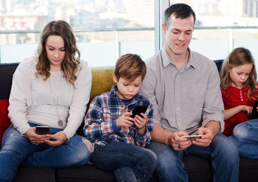 Roditelji protiv roditelja: Sukobi, prozivanja i vređanja u roditeljskim grupama na mrežama