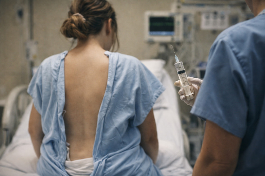 Šta je epiduralna anestezija i kako funkcioniše tokom porođaja?