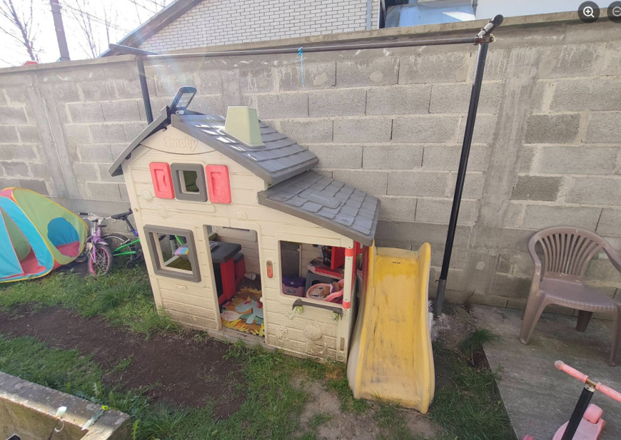 Humani gest oduševio roditelje: U parku kod škole u Borči postavio nešto što ne koristi, rekli mu da je pravi car