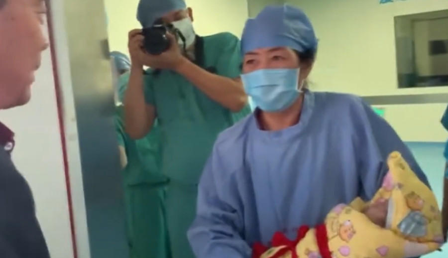 Doktorka u penziji (67) rodila bebu: Tvrdi da je zatrudnela prirodno, svet u neverici