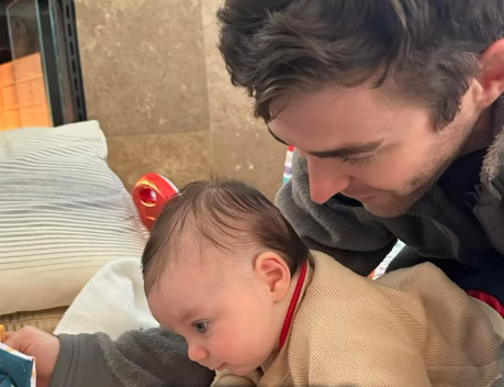 Ovaj tata je pokazao šta navike znače za bebe: „Ponosan sam, sam je to uradio“