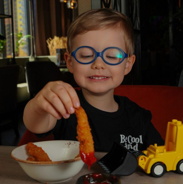 Deca u kafićima i restoranima: Roditeljska sloboda ili kultura ponašanja na javnim mestima