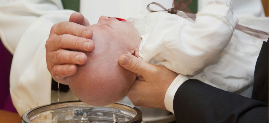 Kumstvo u Srbiji: Zašto je izbor duhovnog zaštitnika deteta najvažnija odluka za porodicu?