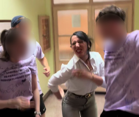Balkanska nastavnica apsolutni hit na mrežama: Đuska kao da im je vršnjak, roditelji oduševljeni