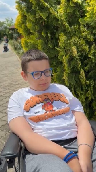 Matija (SMA): Volim Boga, moja snaga su mama, tata i sestra (VIDEO)
