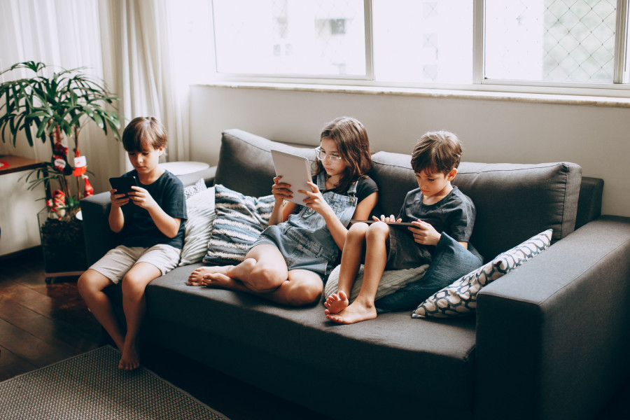 Šta su „zone bez ekrana“ i zašto su važne za decu?