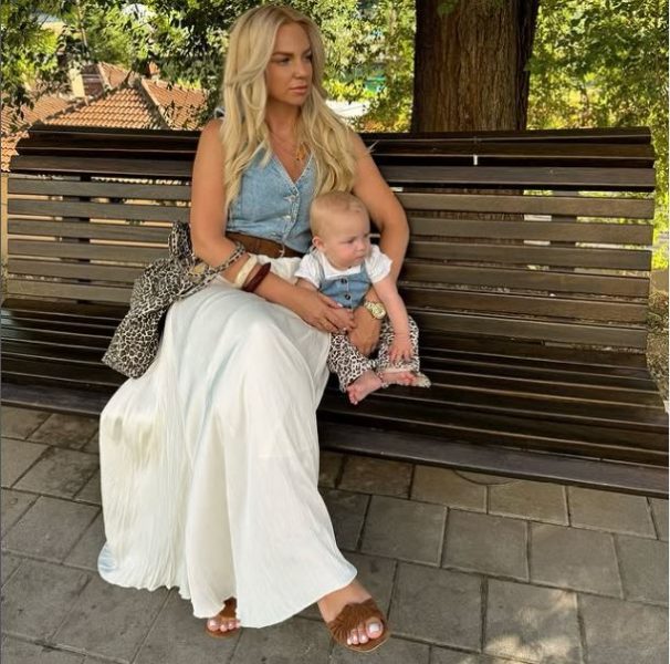 Poznata influenserka otvoreno o traumi posle porođaja: „Moj porođaj bio je stravičan, povratak na posao me je slomio“