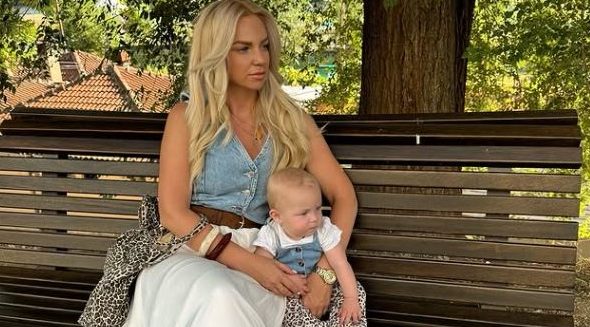 Poznata influenserka otvoreno o traumi posle porođaja: „Moj porođaj bio je stravičan, povratak na posao me je slomio“