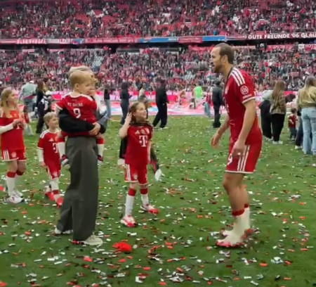 Čuveni fudbaler otkrio šta mu je važnije od golova i trofeja: On je i suprug i otac