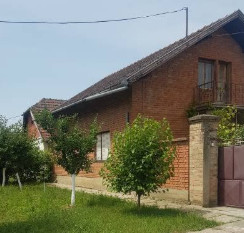 Dve kuće za samo 32.000 evra! Majke za kupovinu mogu da dobiju čak 6.400 evra od države