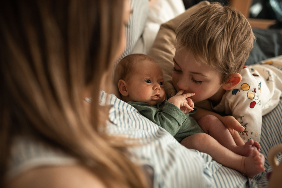 Mama, ako me voliš, vrati bebu: Prepoznajte ljubomoru kod dece