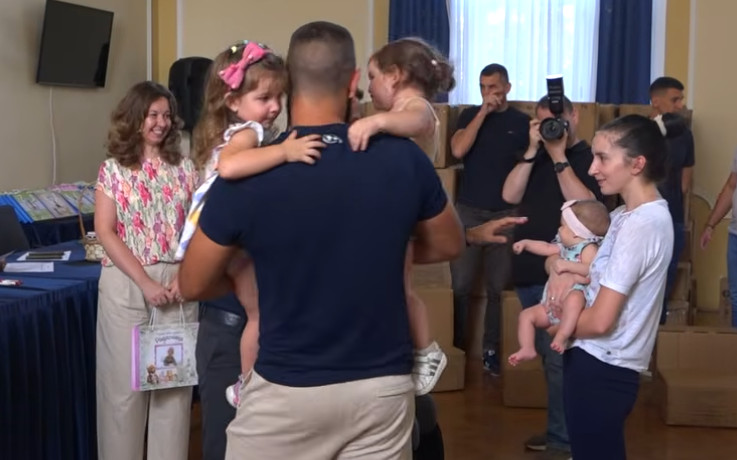 Kikinda obradovala 117 porodica: Bebi paketi vredni oko 13.000 dinara stigli roditeljima
