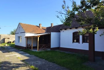 Dve kuće na placu od 18 ari za 57.000 evra! Idealna prilika za porodice, država može da pomogne pri kupovini