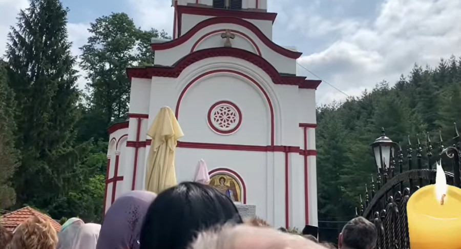 Niste danas stigli u Tumane? Uradite ovo večeras pred spavanje, praznik čudotvoraca još traje