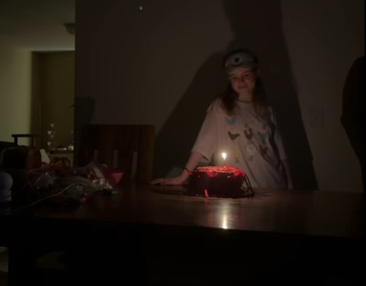 Roditelji sve češće slave prvu menstruaciju svojih ćerki: Torte, baloni i posebne proslave podelili javnost