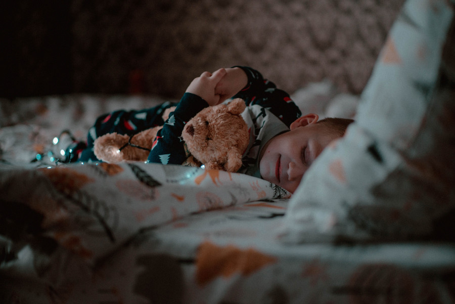 Dete stalno sanja da ga neko juri? Evo šta takvi snovi mogu da znače