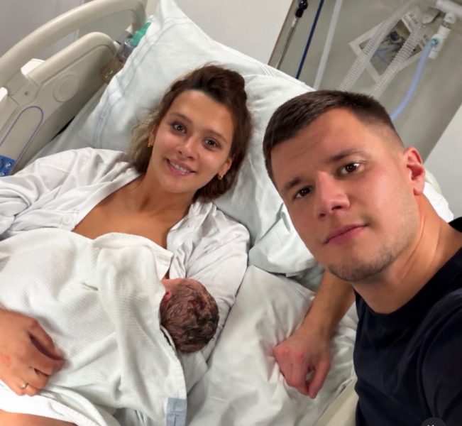 Stigao maleni Danilo! Porodila se Lena Čolak: Emotivne scene iz porodilišta i dirljive reči za supruga (FOTO)