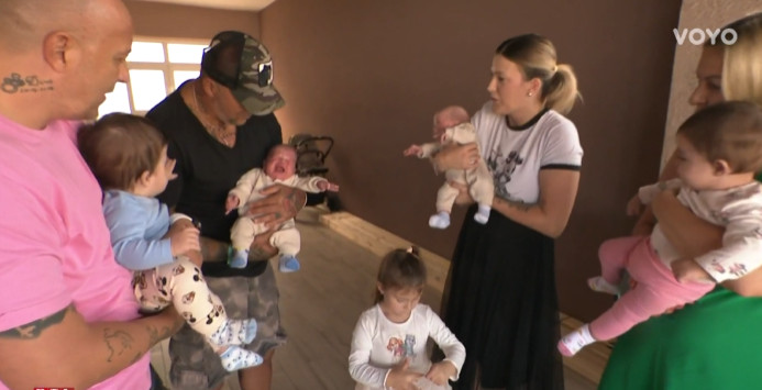 Braća blizanci iste godine postala očevi blizanaca, u porodicu stigle četiri bebe: Neverovatna priča iz komšiluka