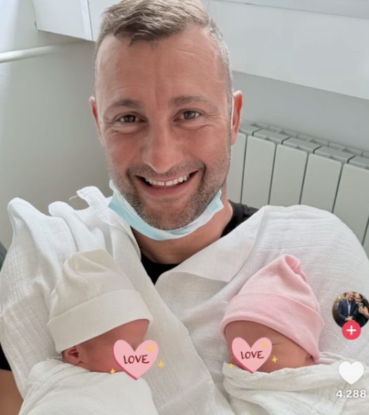 Ozareni tata ne skida osmeh sa lica: Silvija Nedeljković objavila fotografiju muža i dece, posle17 godina borbe uživaju sa svojim blizancima