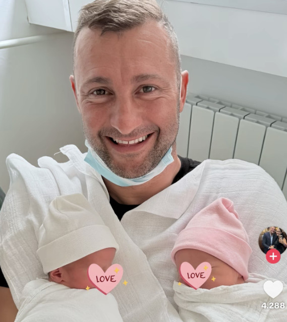 Ozareni tata ne skida osmeh sa lica: Silvija Nedeljković objavila fotografiju muža i dece, posle17 godina borbe uživaju sa svojim blizancima
