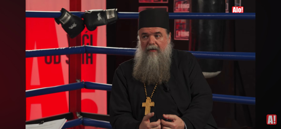 Marama u crkvi, da ili ne: Evo šta kaže iguman Petar