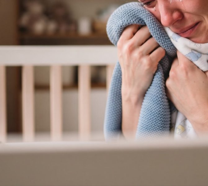 Gubitak deteta: 5 rečenica koje nikada ne treba reći majci koja tuguje