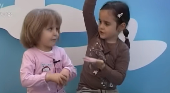 Prošlo je već 17 godina od viralnog snimka: Devojčicu koja je rekla čuveno „Bože, Petra“ danas nema šanse da biste prepoznati