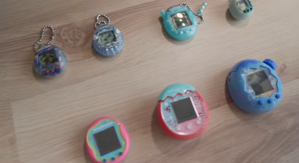 Je l se sećate virtuelnog ljubimca koga smo hranili i kupali? Ove igračke iz 90-ih su opet ultra popularne