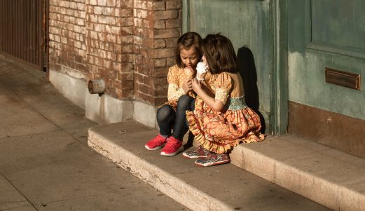 Ninu i Natašu su oduzeli roditeljima i smestili u različite domove: Jedna je vodila savršen život u Španiji, druga je htela da nestane sa lica zemlje