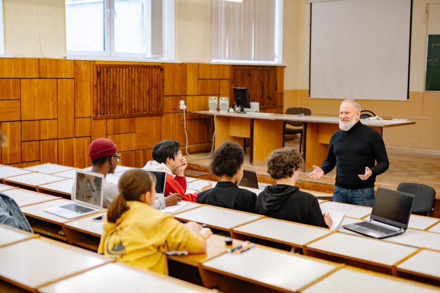 Mame, upozorite decu: Profesori imaju poseban trik kako da otkriju ko od učenika koristi veštačku inteligenciju
